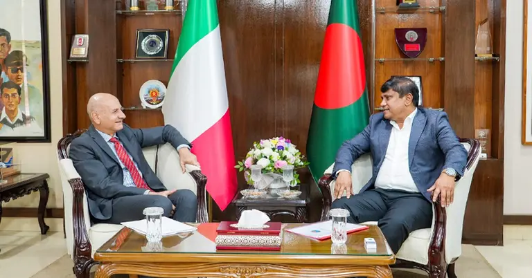 প্রতিরক্ষা উপদেষ্টার সঙ্গে ইতালির রাষ্ট্রদূত